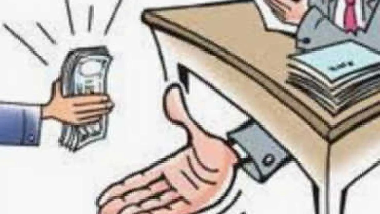 કૌભાંડી અધિકારીઓ ગુજરાતના નેતાઓના કહ્યાગરા બનીને ખુલ્લેઆમ લૂંટ ચલાવે છે