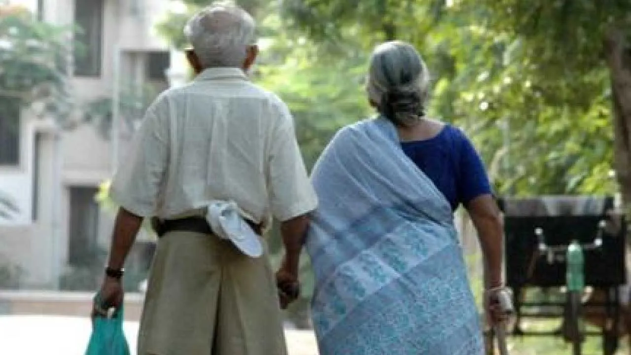 માતા-પિતાના સ્નેહનું ઋણ ચૂકવી શકાય નહીં પરંતુ તેમની સેવા કરી, આદર તથા સાથ આપીને જ થોડું ઘણું ચૂકવી શકાય