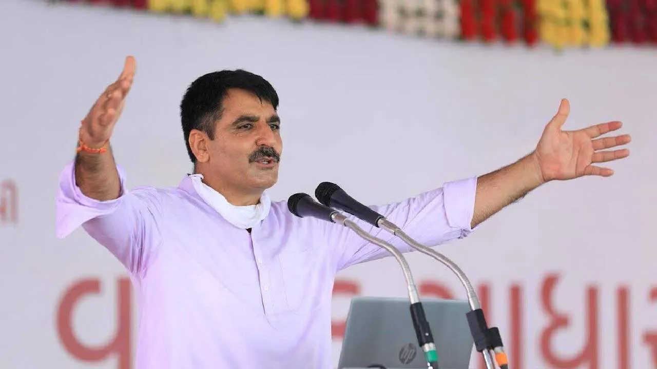 શંકરભાઈ ચૌધરી: જેમણે પશુપાલન, ખેતી, સહકારી કામ અને રાજકારણમાં પોતાની જવાબદારી નિભાવીને ઘણા લોકોનું જીવન સુધાર્યું છે