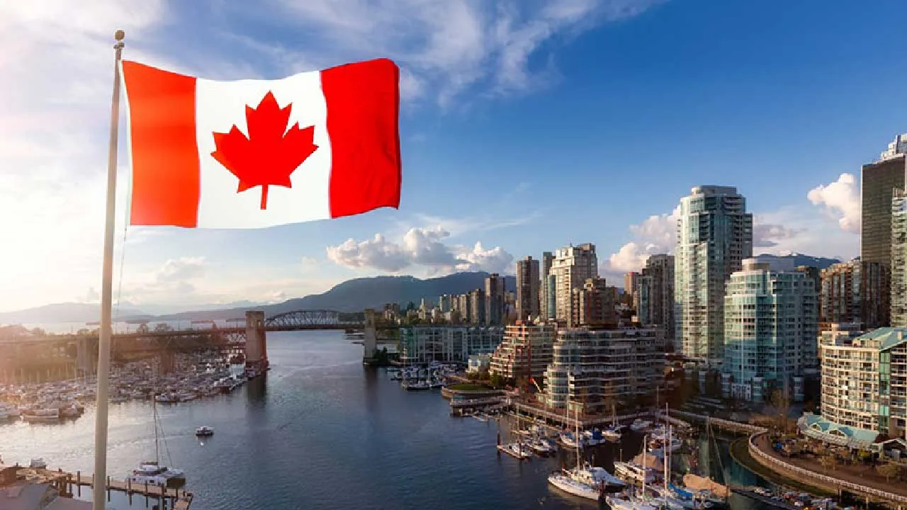 જન્મ તારીખનો દાખલો નથી એટલે ગુજરાતની મહિલા 3 વર્ષથી પતિને મળવા કેનેડા નથી જઇ શકતી