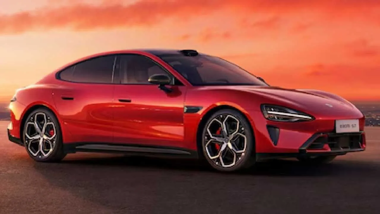 ફોન બનાવતી Xiaomiએ ઈલેક્ટ્રિક કાર લોન્ચ કરી,એક ચાર્જ પર 902 Km ચાલશે, કિંમત પણ...