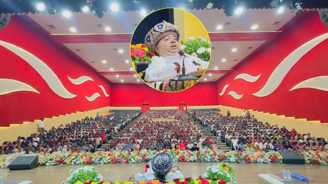 રાજકોટમાં મંત્ર થેરાપી દરબારમાં 750થી વધુ લોકો જોડાયા 