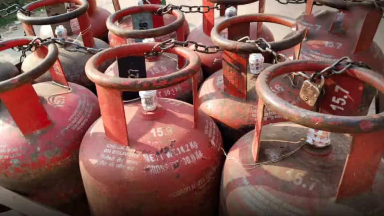 શું LPG સિલિન્ડર હવે 35 દિવસે બૂક થશે? સરકારે આપ્યો જવાબ