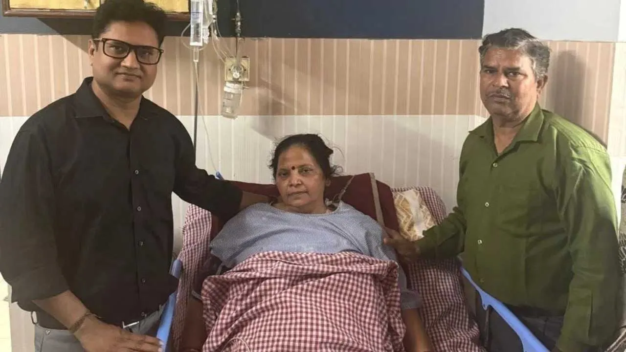 ખાડાને કારણે એમ્બ્યુલન્સમાં લાગ્યો ઝટકો, બ્રેઇનડેડ મહિલા ભાનમાં આવી ગઈ; સ્મશાનગૃહ લઈ જવાની હતી તૈયારી 