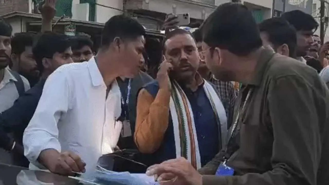 Congress MLA, Illegal Hooter