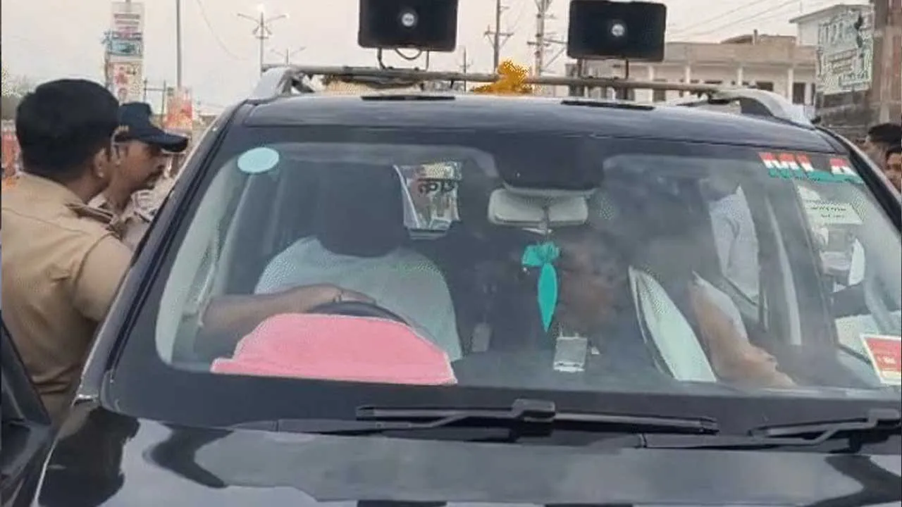 Congress MLA, Illegal Hooter