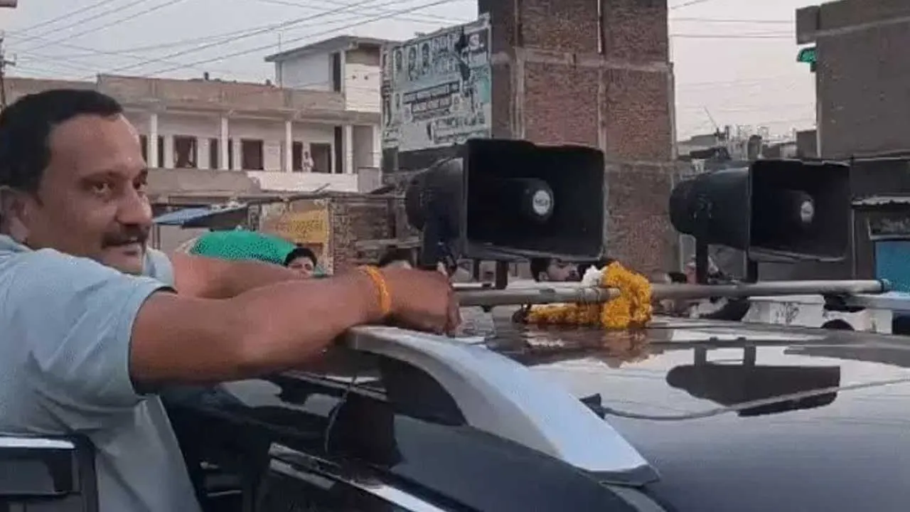 Congress MLA, Illegal Hooter