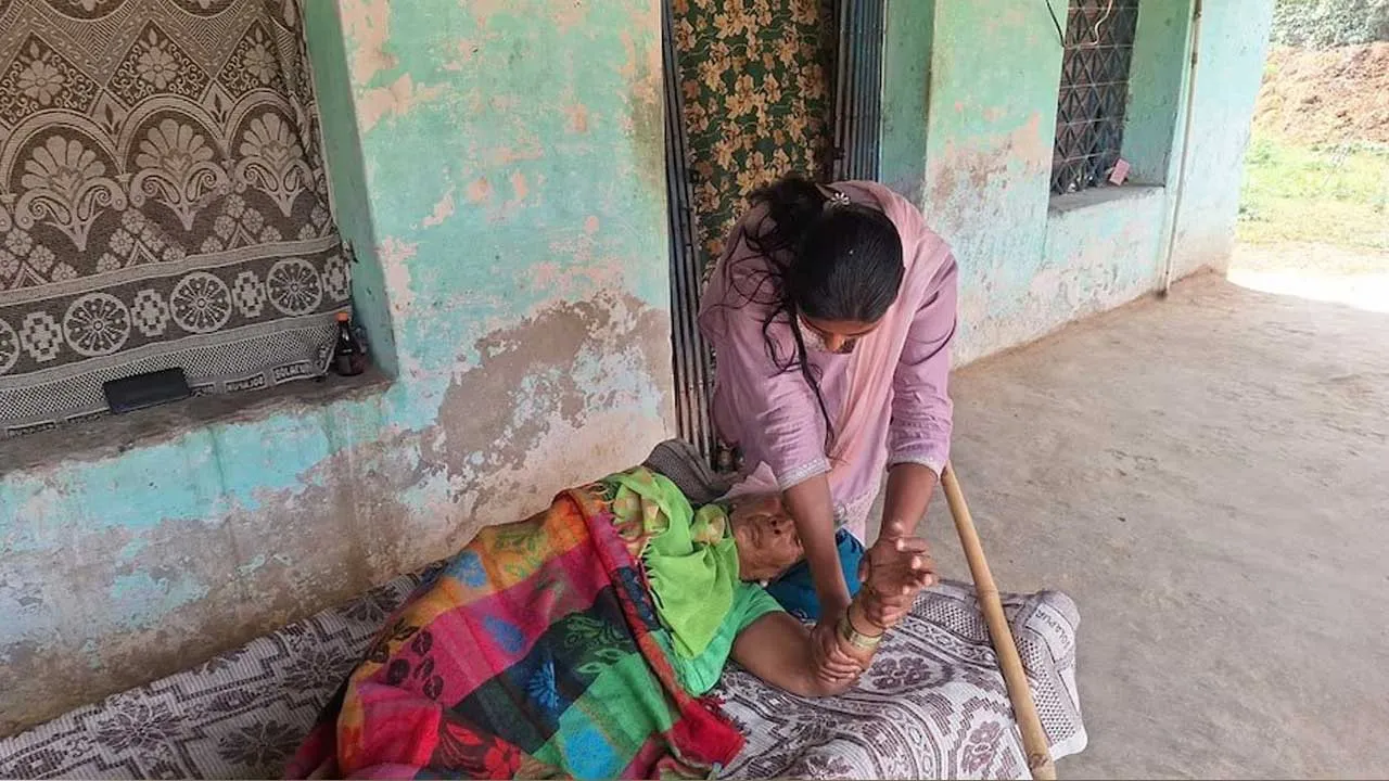 વર્ષોથી બેડરેસ્ટ પર રહેલા 82 વર્ષીય વૃદ્ધાને UP પોલીસે આરોપી બનાવી દીધા