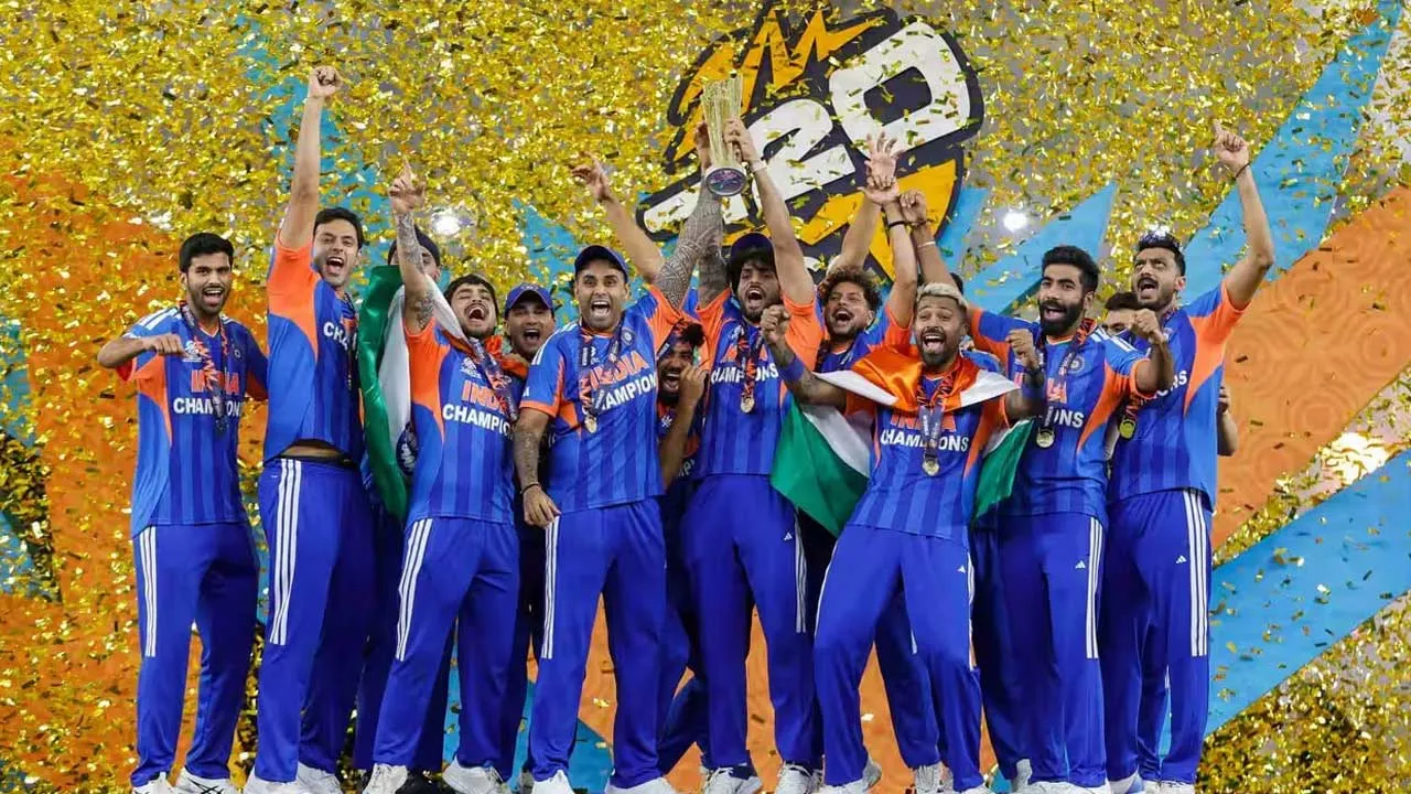 BCCIએ વર્લ્ડ ચેમ્પિયન ટીમ ઇન્ડિયા પર કરી દીધી ધનવર્ષા, આટલા કરોડના ઇનામની જાહેરાત