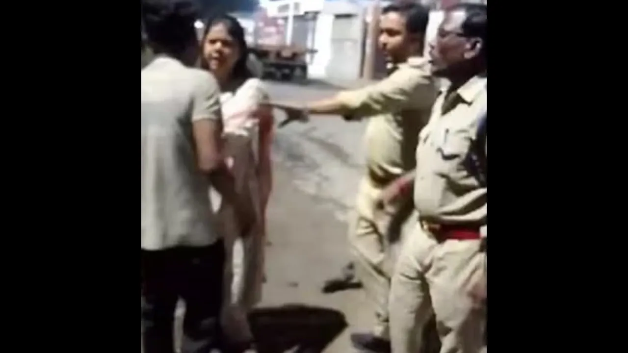 મહિલા અધિકારીએ ટ્રક ડ્રાઇવરને થપ્પડ મારતા થયો ગુસ્સે; કહ્યું- 'મેડમ, યુટ્યુબ પર મારા 5 લાખ ફોલોઅર્સ છે, હવે તમે મારી માફી માંગશો!'