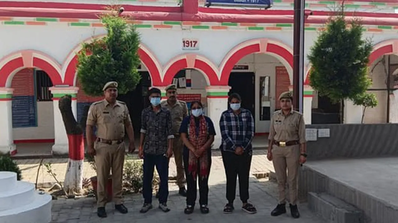 હાઇવે પર 'આ રસ્તો મુસ્લિમો માટે નથી' જેવા નફરતભર્યા સૂત્રો લખવા બદલ પોલીસે મહિલાને પકડી