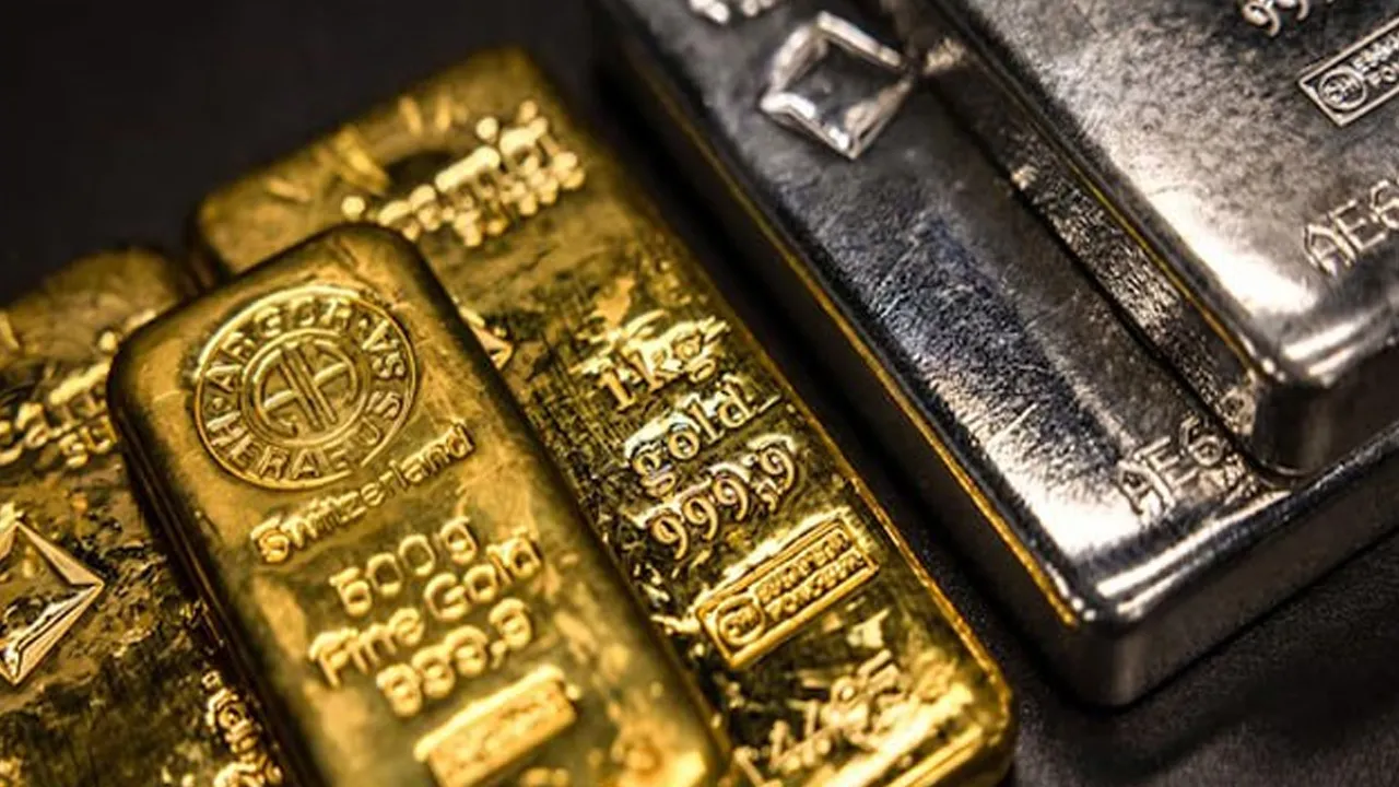 ચાંદીમાં અચાનક ખુબ મોટો ભાવ ઘટાડો...સોનું પણ ઘણું નીચે ગયું! શું આ કંઈક મોટું થવાનો સંકેત તો નથી ને?