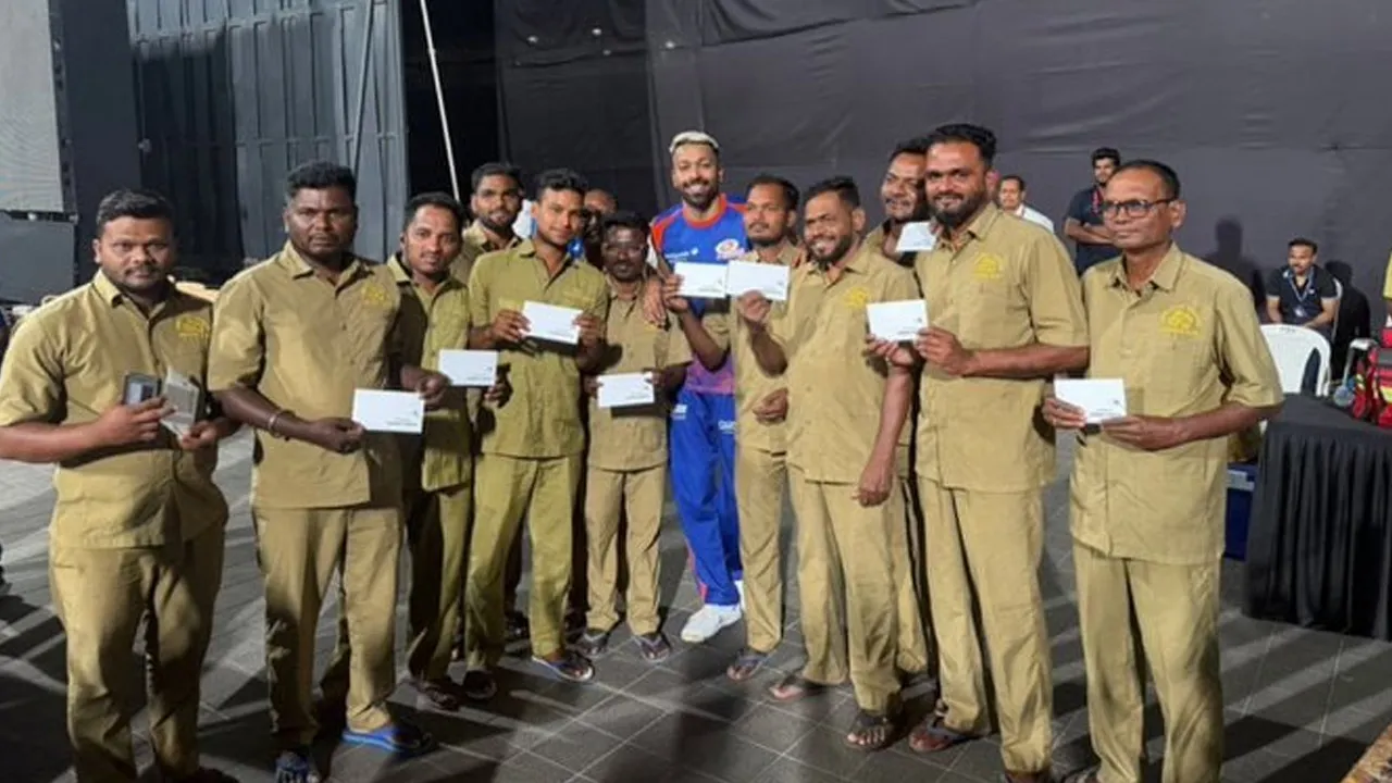 હાર્દિક પંડ્યાએ 10-10 લાખના ચેકનું વિતરણ કરીને પોતાનું વચન પૂરું કર્યું