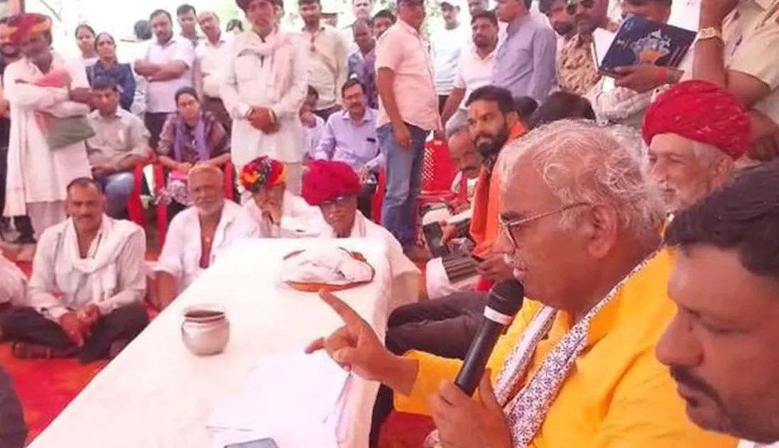 ‘દારૂની બોટલના બદલામાં 80 લાખનું વિકાસ કાર્ય...’, મંત્રીજીએ રાખી દીધી એવી શરત કે ગ્રામજનો વિચારમાં પડી ગયા!