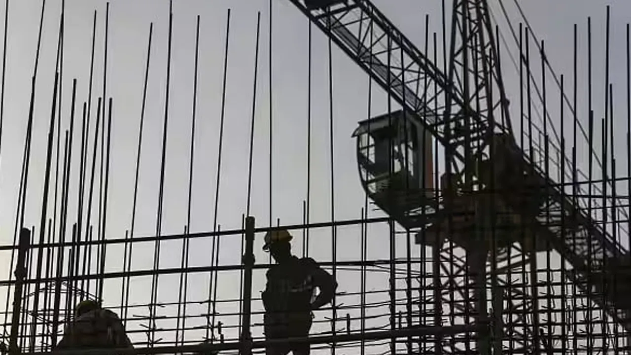 યુદ્ધને કારણે ઘર બનાવવું હવે મુશ્કેલ બન્યું છે, અચાનક જ સળિયા અને સિમેન્ટના ભાવ વધી ગયા