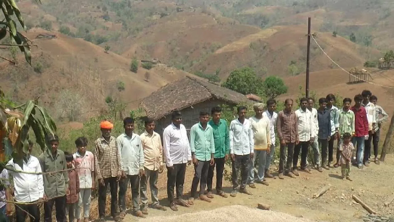 ગુજરાતના આ ગામમાં દાયકાઓથી મૂળભૂત સુવિધાઓ પણ નથી, વોટ આપવો તો આપવો કોને?