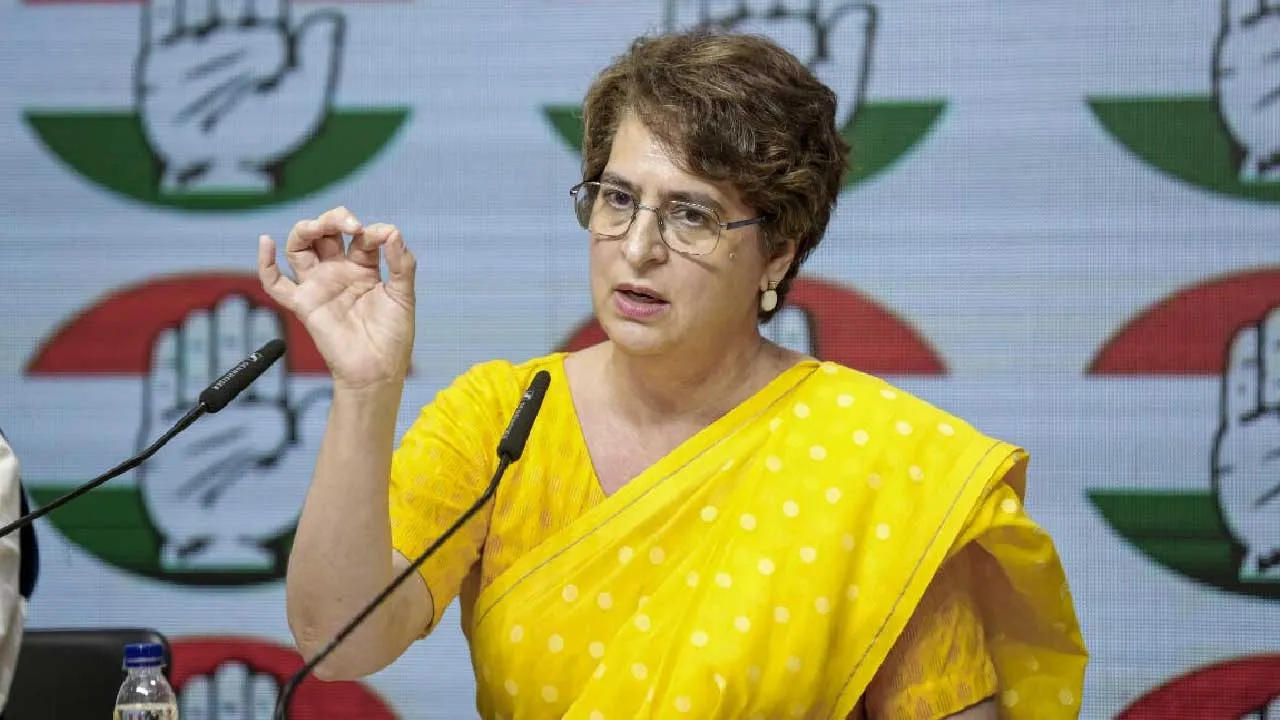 મહિલા અનામત મુદ્દે પ્રિયંકાના પ્રહાર, કહ્યું- યુપી ચૂંટણીમાં કોંગ્રેસે 40% મહિલાઓને ટિકિટ આપેલી