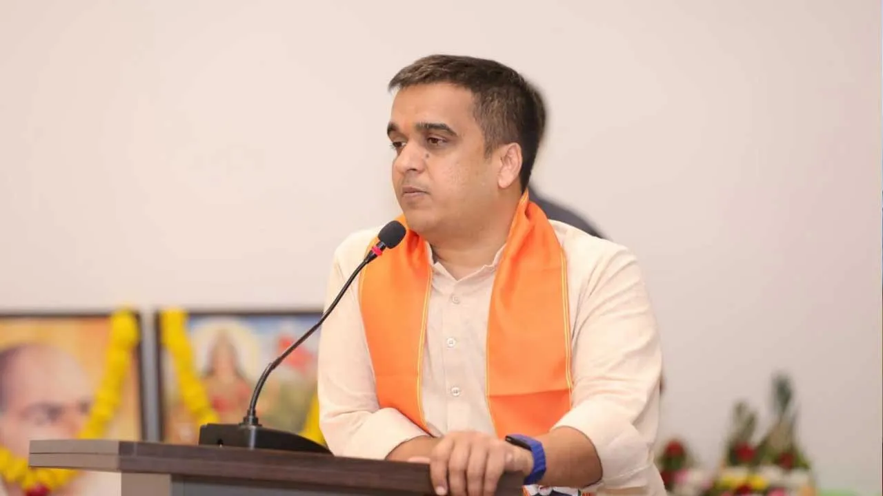 હર્ષ સંઘવીનો કોંગ્રેસ પર આકરો પ્રહાર, બોલ્યા- ‘ઘણા કોંગ્રેસીઓને પેટમાં દુઃખે છે અને દુઃખવું પણ જોઈએ..’ 