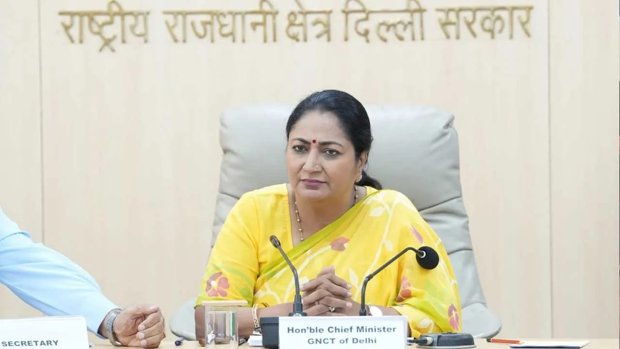 મુખ્યમંત્રી રેખા ગુપ્તાનો મોટો નિર્ણય: દારૂના વેચાણના 5 વર્ષના રેકોર્ડનું ક્રોસ-વેરિફિકેશન થશે; 2 મહિનાનું અલ્ટીમેટમ