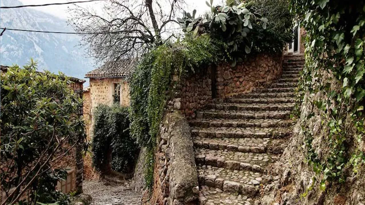 Spanish Village Arenillas