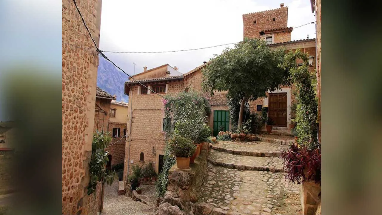 Spanish Village Arenillas