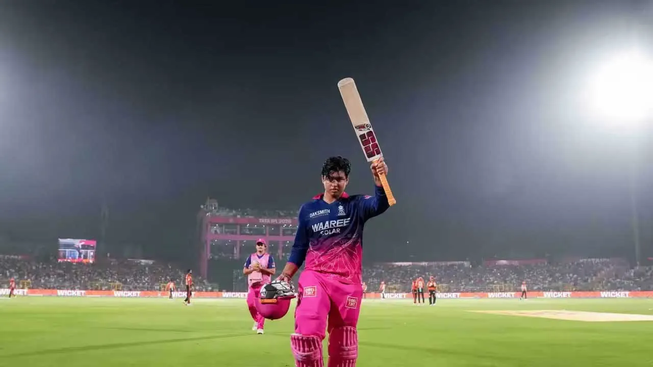 'વૈભવ સૂર્યવંશીના બેટમાં AI ચિપનો ઉપયોગ કર્યો હશે, બેટને લેબમાં મોકલો', પાકિસ્તાની ક્રિકેટ નિષ્ણાતનો લવારો