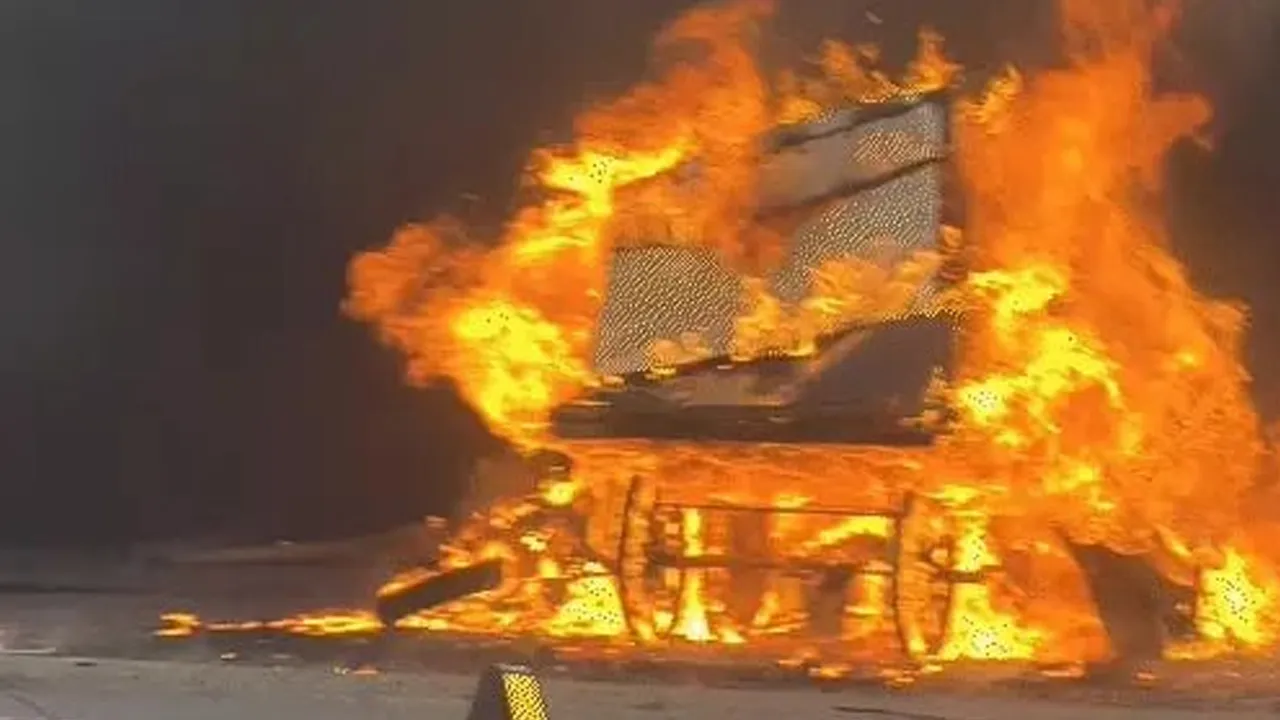 Dhandhuka-Bike-Overtaking-Row1 