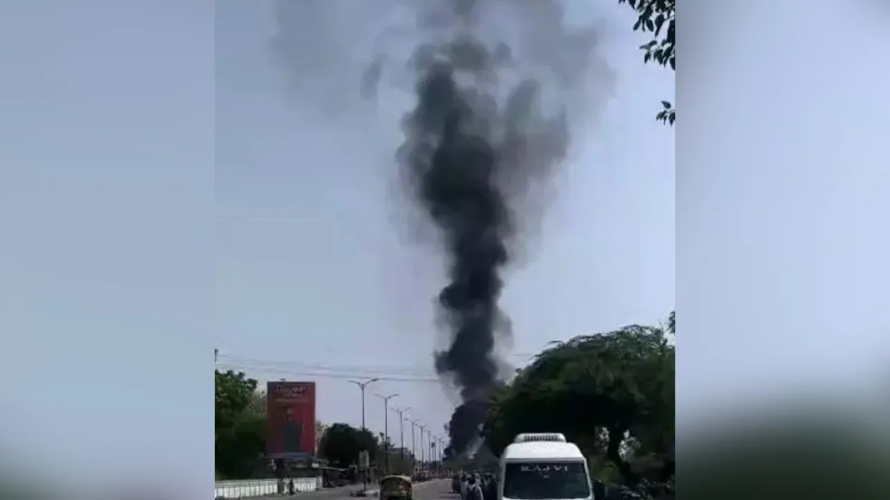 Dhandhuka-Bike-Overtaking-Row2 