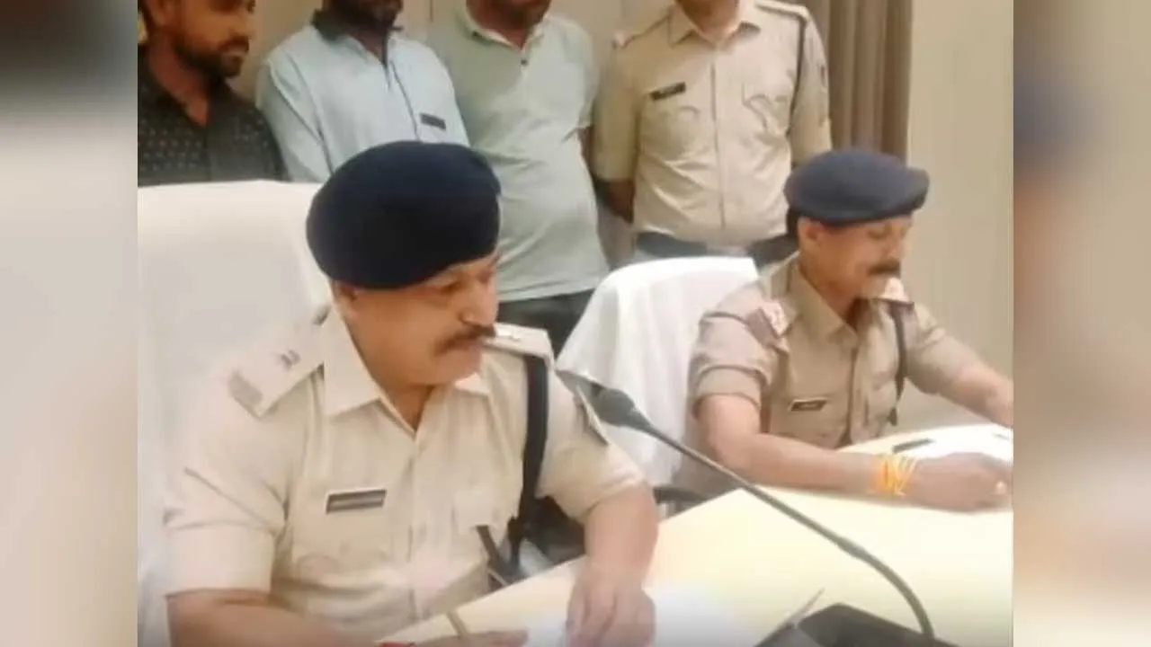 જબરા છે... જે આરોગ્ય કેન્દ્રમાં એક પણ બાળકનો જન્મ નથી થયો ત્યાં 250 જન્મ પ્રમાણપત્રો આપી દેવાયા, મોટો ખેલ ખબર પડી