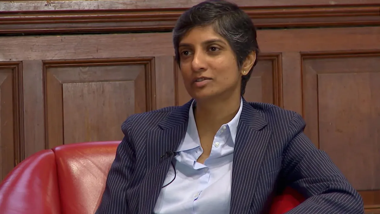 કોણ છે મેનકા ગુરુસ્વામી? જેમણે LGBTQIA+ સમુદાયના પ્રથમ સાંસદ બનીને ઇતિહાસ રચી દીધો!