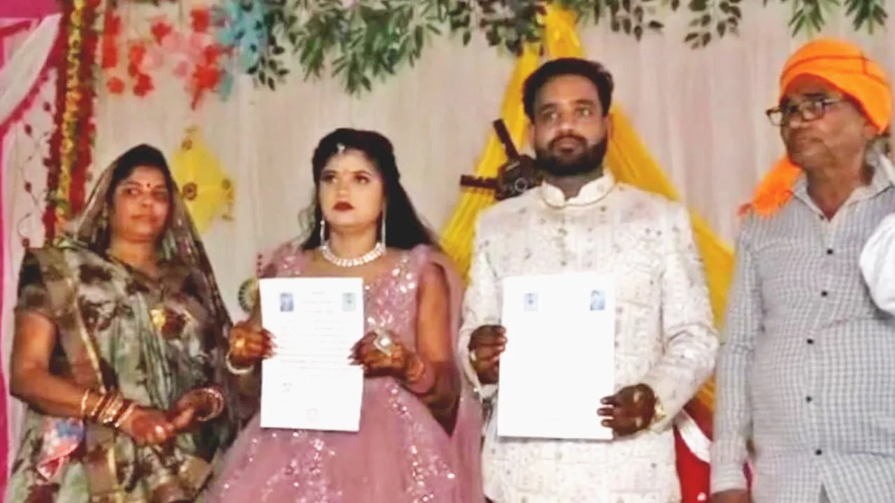 નો બેન્ડ...બાજા...બારાત... સૌરભ અને નેહાએ બંધારણને સાક્ષી માનીને એકબીજા સાથે લગ્ન કર્યા