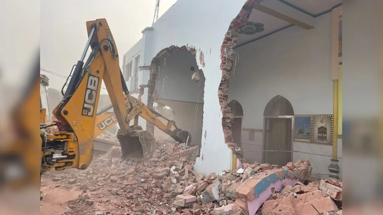 Sambhal-Demolishing-Madrasa2 