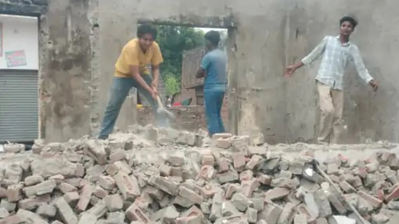 Sambhal-Demolishing-Madrasa4 