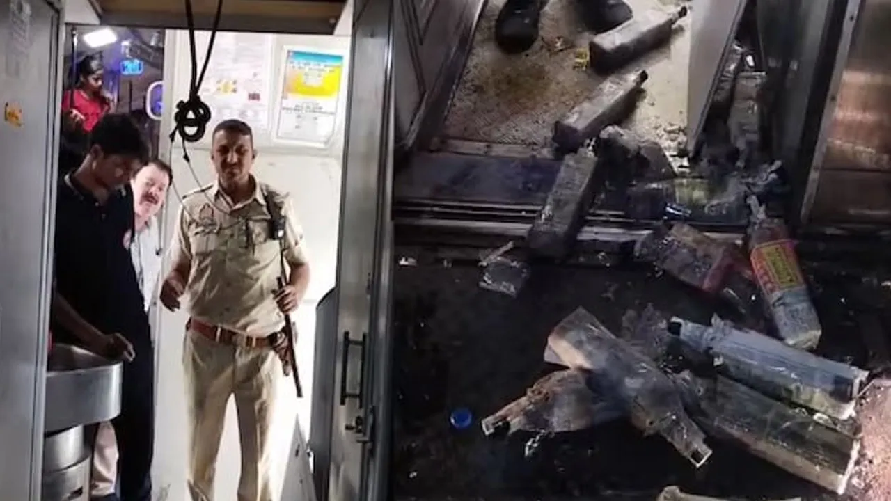 ફરી એકવાર દારૂબંધીની પોલ ખૂલી, ટ્રેનની છત પરથી દારૂની બોટલો વરસી, વીડિયો વાયરલ