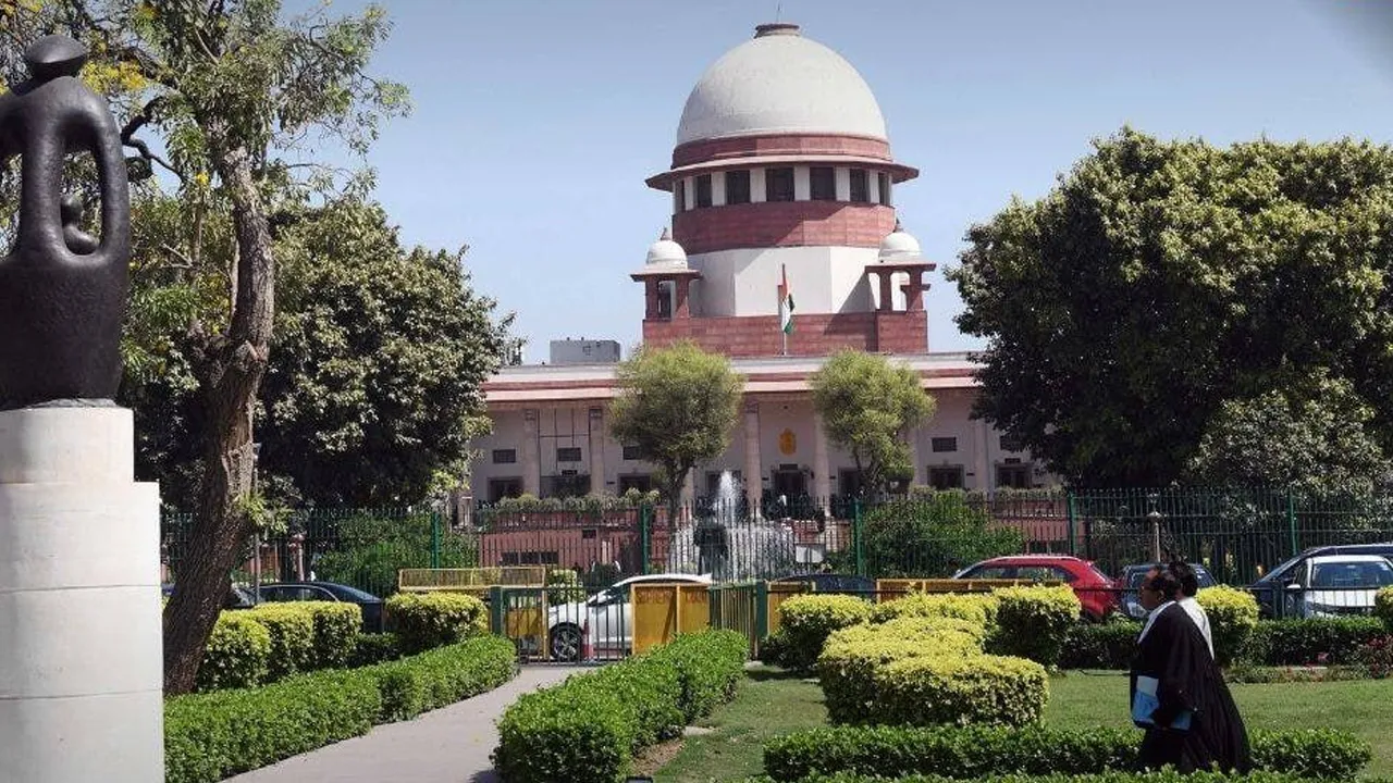 છૂટાછેડા માટે પતિ કોર્ટ ગયો તો ન્યાયાધીશે કહ્યું- 'બસ શાંતિથી બેસી રહો, 15000 રૂપિયા ચુકવતા રહો, અને ખુશ રહો.'