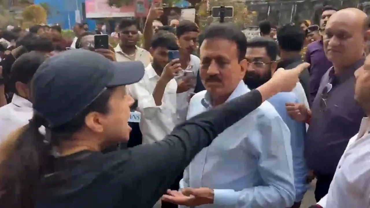 મુંબઈમાં પ્રદર્શનને કારણે લોકોએ રોડ બ્લોક કરી દીધેલો, વિફરેલી મહિલાએ મંત્રી અને પોલીસને રોડ પર જ ખખડાવી નાંખ્યા