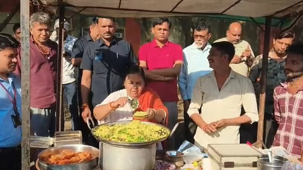 ઉમા ભારતી રસ્તા પર વેચવા લાગ્યા પૌંઆ-જલેબી, શું છે પૂર્વ મુખ્યમંત્રીની મજબૂરી