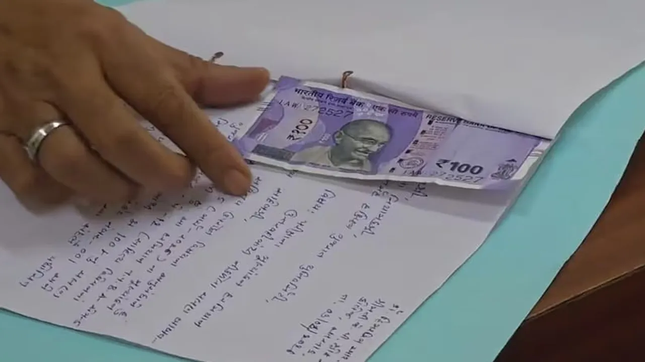 સુરતની કોલેજોમાં પ્રોફેસરોને રીઝવવા જૂનો નુસખો- ‘જવાબવહીમાં 100 રૂપિયાની નોટ મૂકી લખ્યું- ‘સર-મેડમ, મને પ્લીઝ પાસ કરી દેજો’