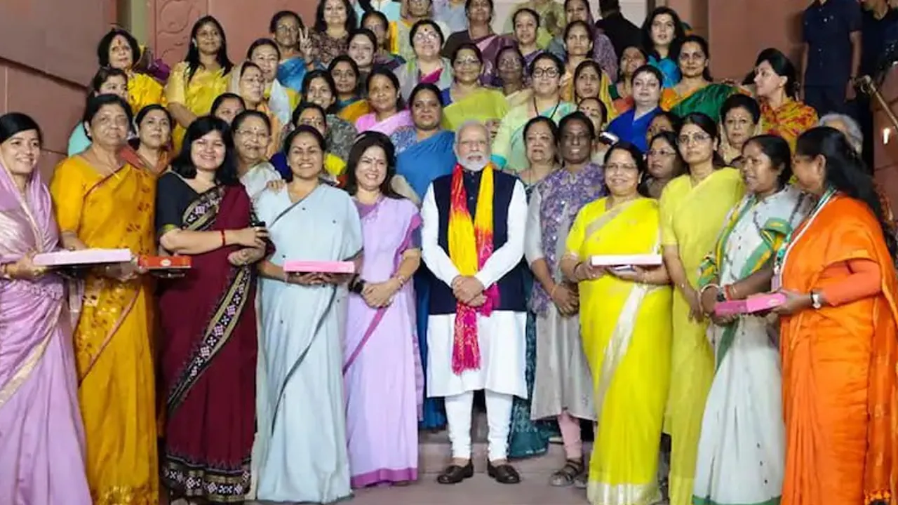 મહિલા અનામત કાયદાને અચાનક અમલમાં મુકવાની અસલી કહાની સમજો