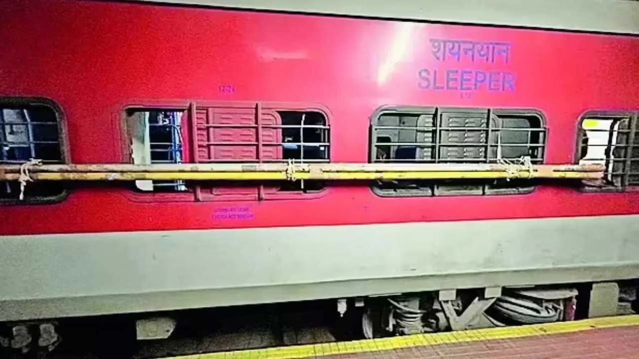 Poles Offloaded-Train