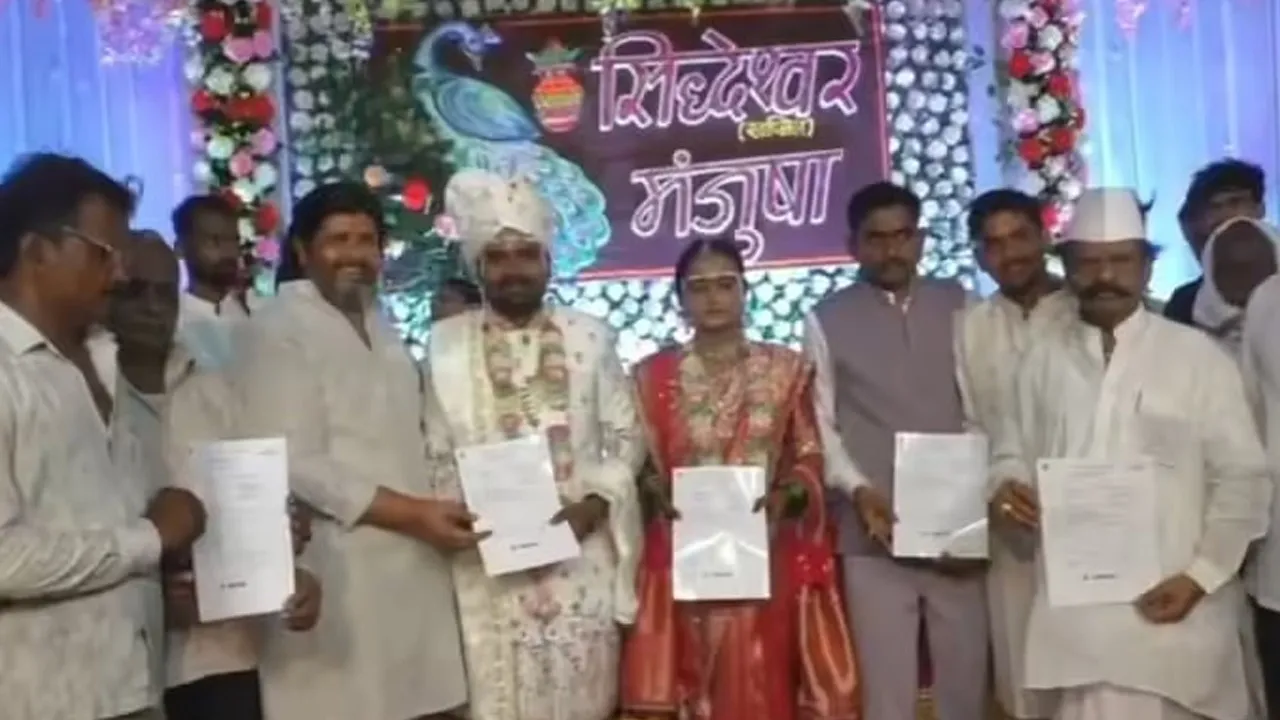 પરિવારે ધામધૂમથી લગ્નનો ખર્ચ બચાવીને ગામના 3500 લોકોને ફ્રી અકસ્માત વીમો આપ્યો