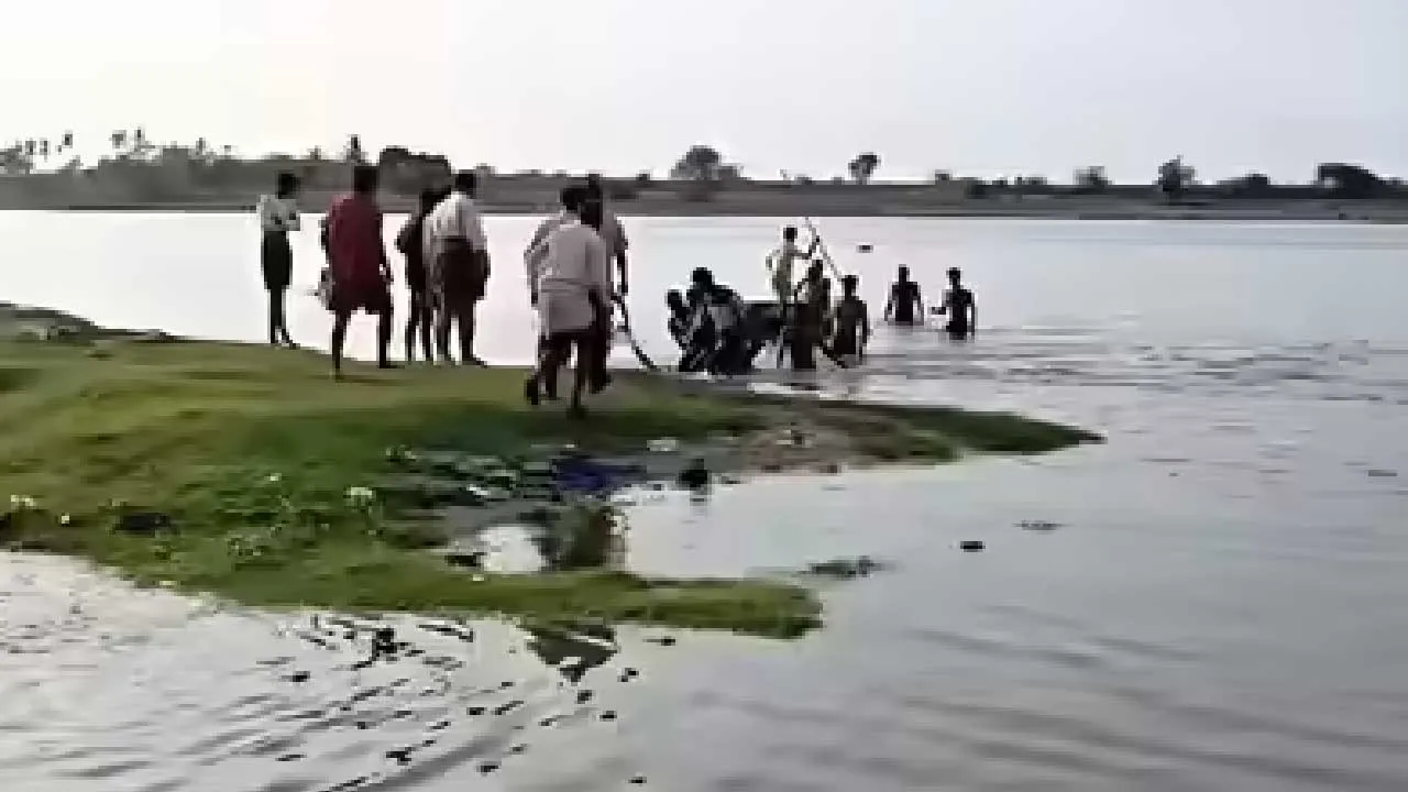 નદીમાં ડૂબતી એક છોકરીને બચાવવા એક પછી એક 5 કૂદી પડ્યા; બધા ડૂબી ગયા, પણ છોકરી બચી ગઈ!