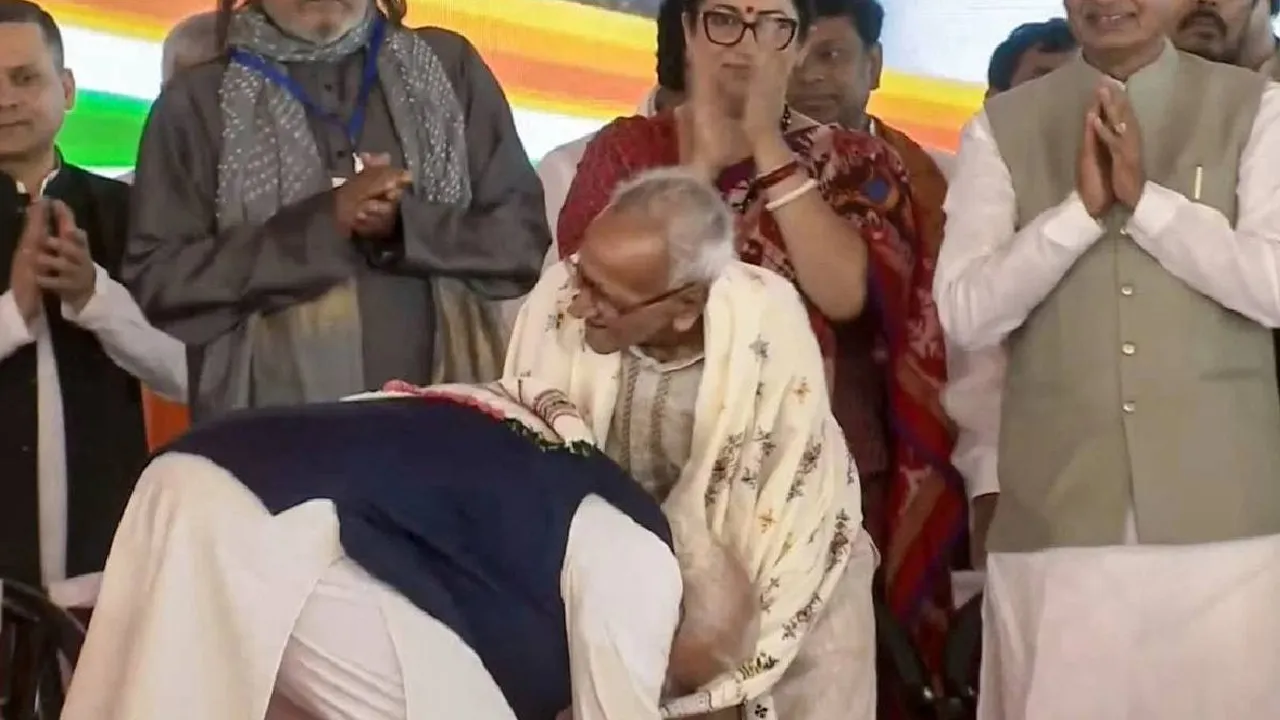 PM મોદી જેમને પગે લાગ્યા તે માખણલાલ સરકાર કોણ છે?