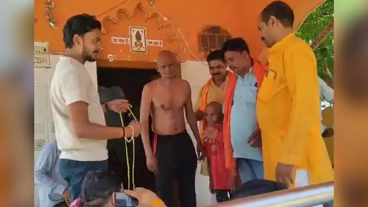 અબ્દુલ્લા બન્યો 'દારોગા સિંહ', 8 વર્ષ પછી પુત્ર સાથે હિન્દુ ધર્મમાં પાછો ફર્યો; જણાવ્યું ઇસ્લામ ધર્મ કેમ અપનાવ્યો હતો