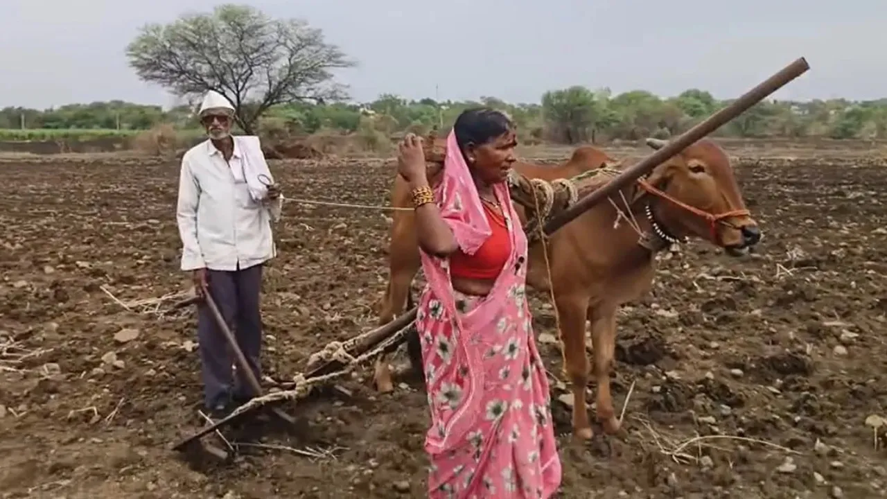 Latur-Woman3 