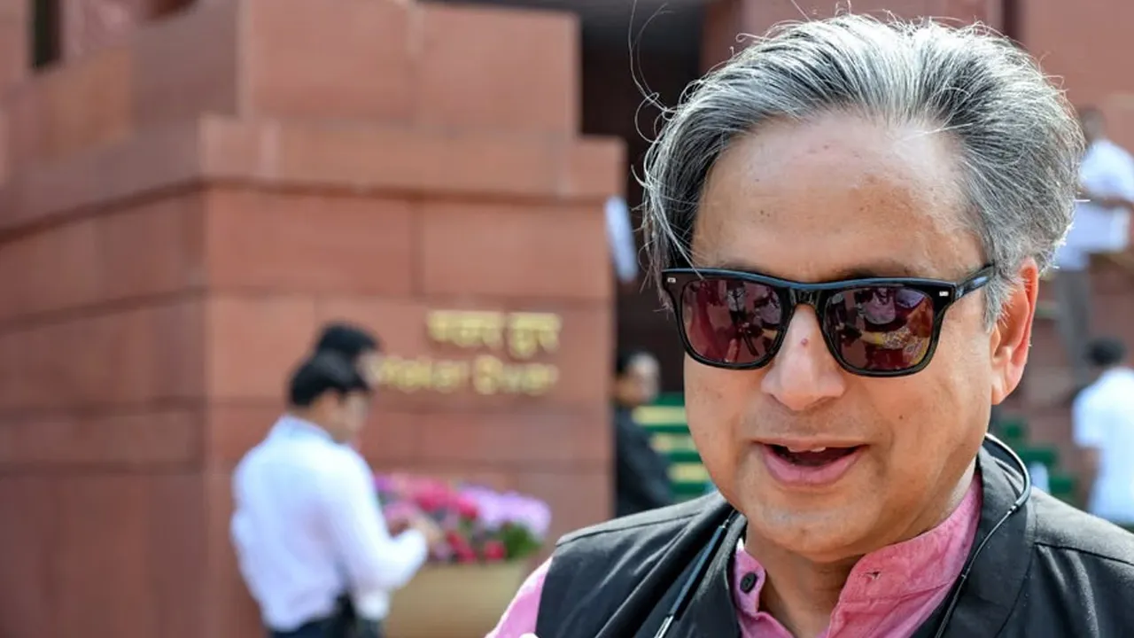 Shashi-Tharoor2 