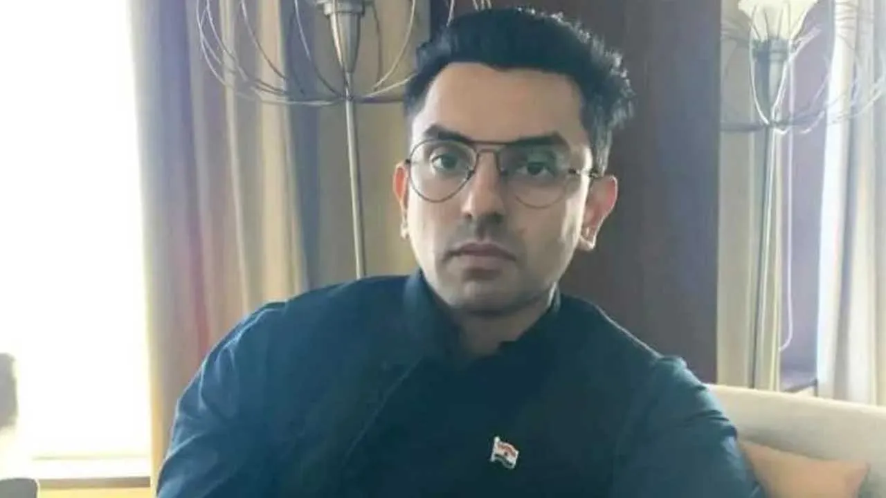 Tehseen Poonawalla-Nitin Gadkari