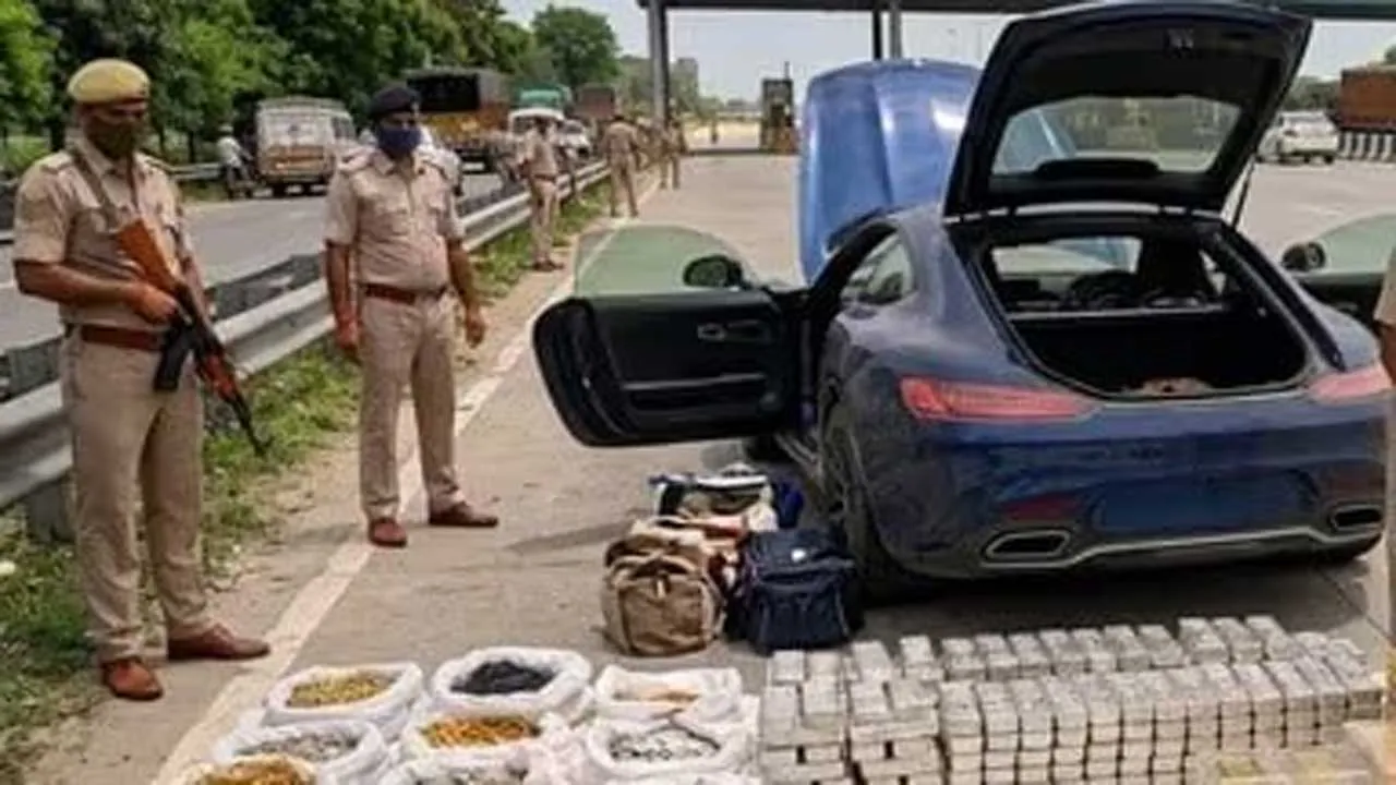 અયોધ્યામાં કારમાંથી સાડા ત્રણ ક્વિન્ટલ ચાંદી અને સોનાના દાગીનાનો ખજાનો મળી આવ્યો!