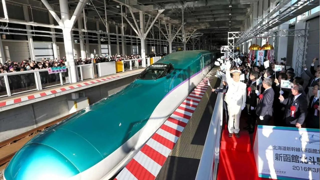 E-10 Train