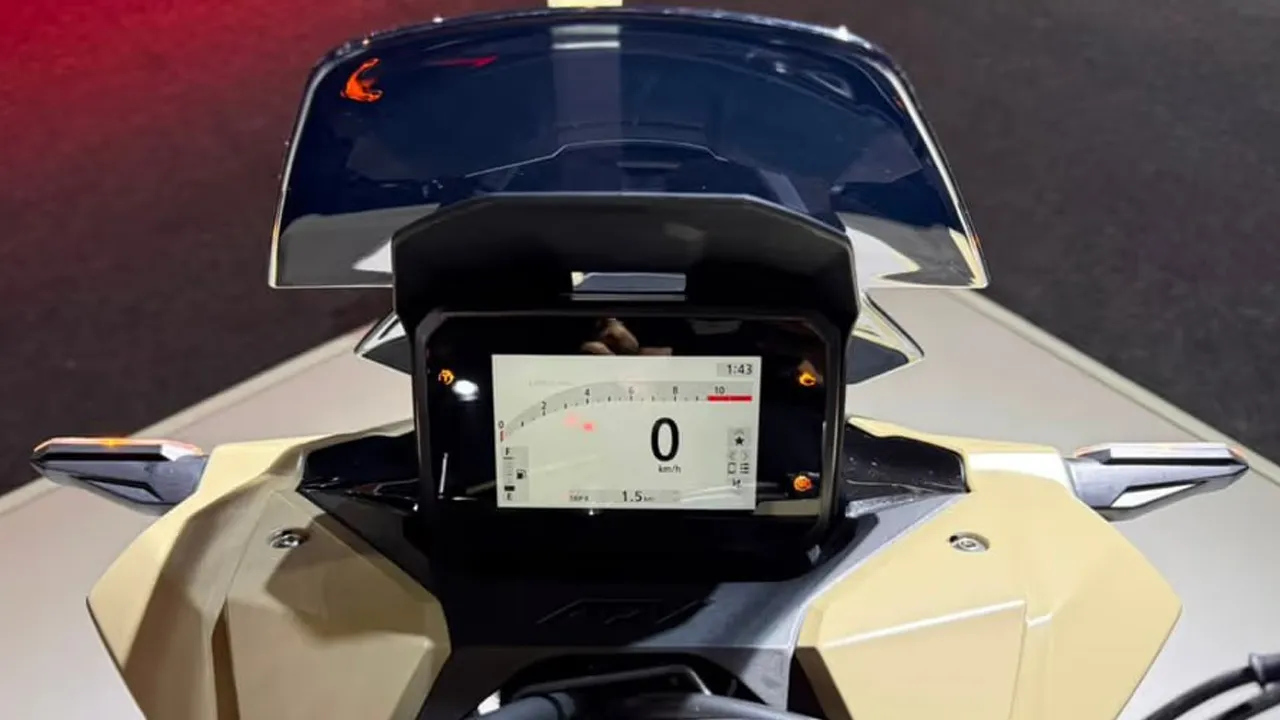 Honda-ADV1606 